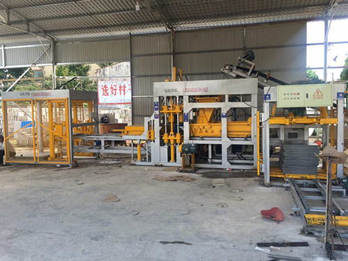 安寧半自動免燒磚機生產(chǎn)廠家服務(wù)為先，昆明空港經(jīng)濟區(qū)創(chuàng)茂塑料制品廠柜臺